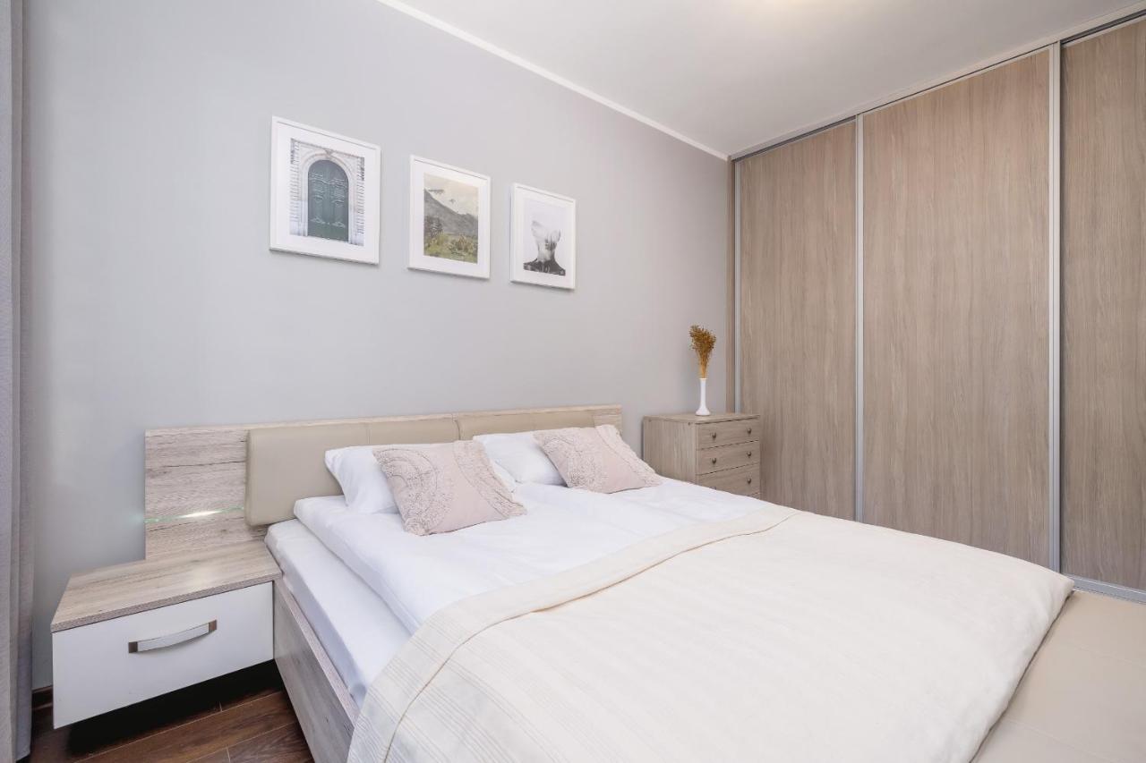 Stylish Korfantego Apartment Next To Spodek By Noclegi Renters Κατοβίτσε Εξωτερικό φωτογραφία